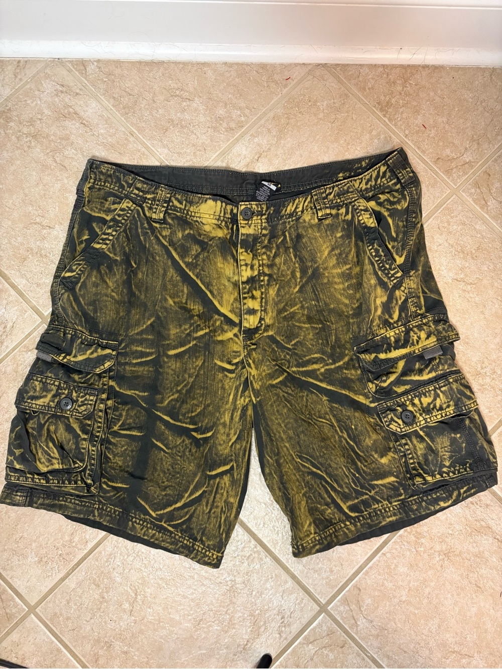 Azur Y2K men’s acid wash cargo shorts size 40